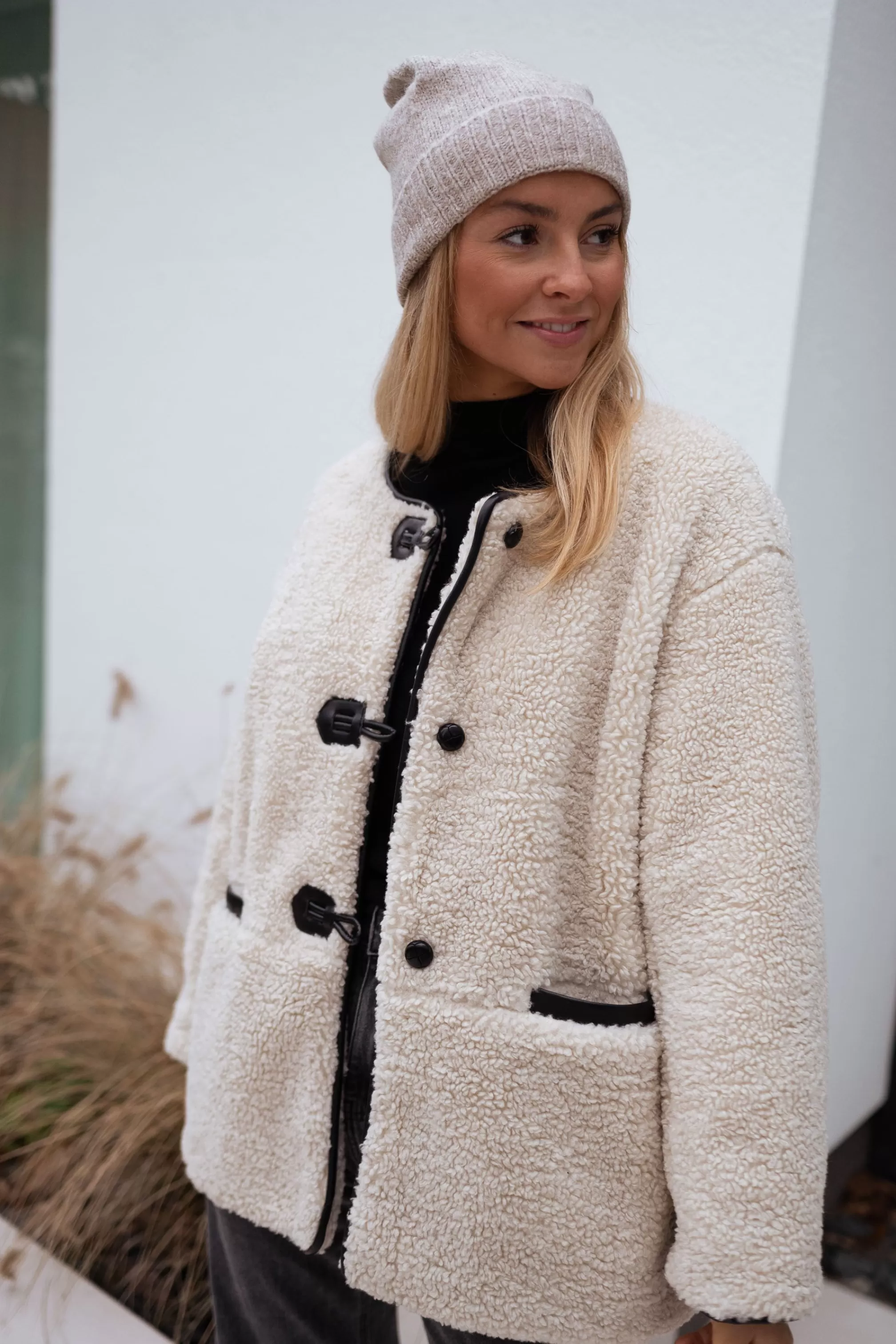 atlanta_jacket__ecru_in_faux_shearling_85805-3.webp Atlanta Jacket - -Easy Clothes Best Sale