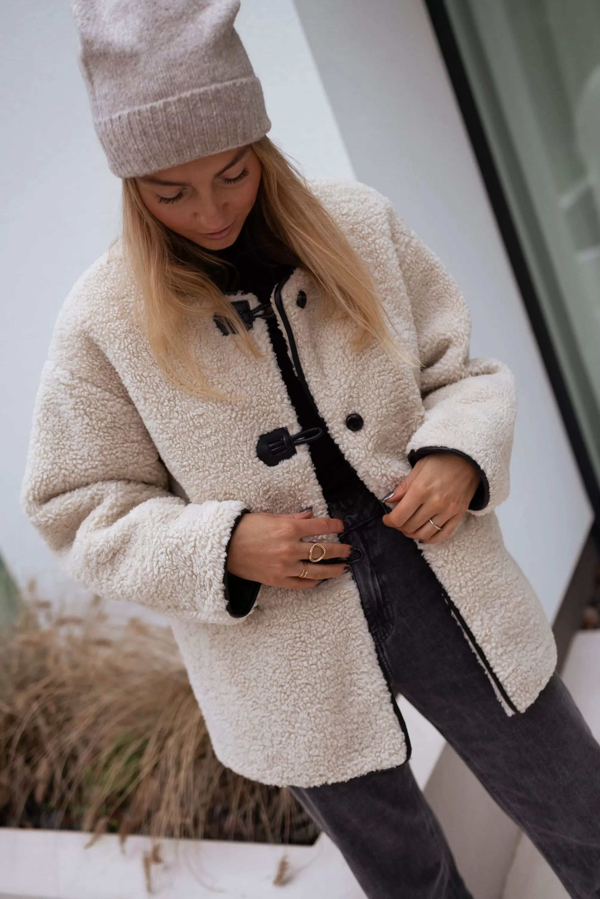 atlanta_jacket__ecru_in_faux_shearling_85810-2.webp Atlanta Jacket - -Easy Clothes Best Sale