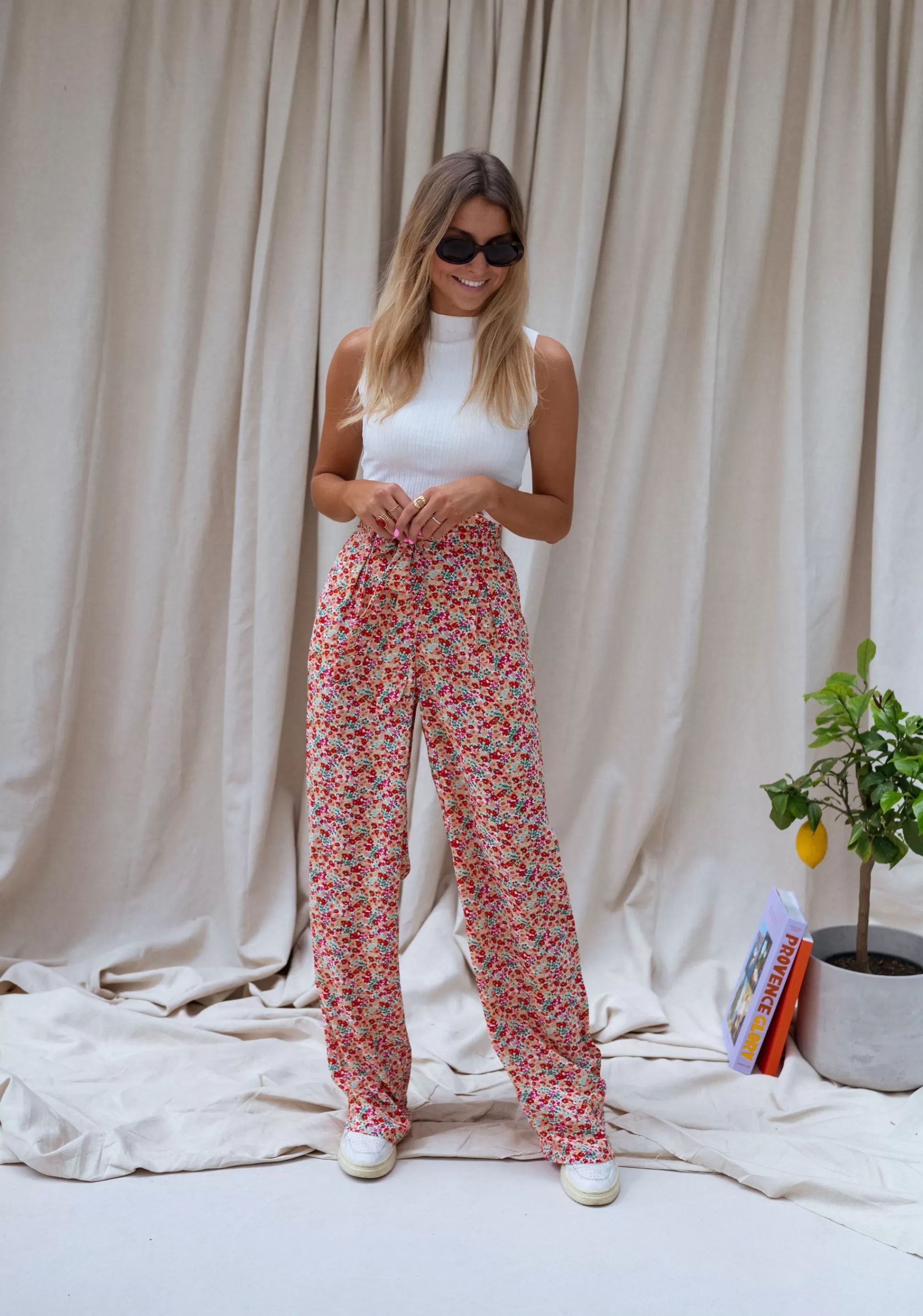 pants_benito__flowered_77445-3.webp Pants Benito - -Easy Clothes Flash Sale