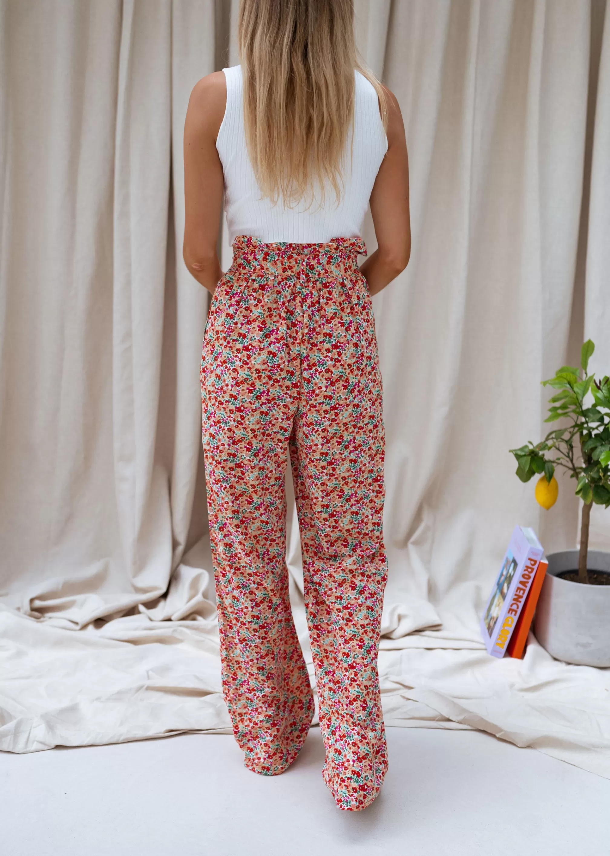 pants_benito__flowered_77447-2.webp Pants Benito - -Easy Clothes Flash Sale